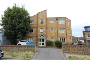 Cranbrook Lane, N11
